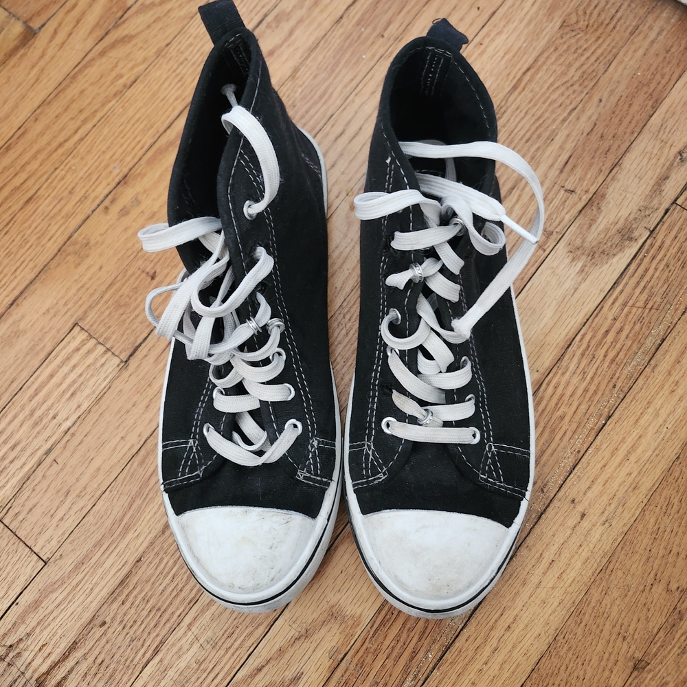 Size 8, Black & White, High-Top Sneakers
